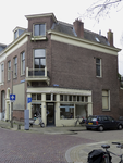 908604 Gezicht op het winkelhoekpand Maliestraat 18 te Utrecht met links de Mgr. van de Weteringstraat.N.B. bouwjaar: ...